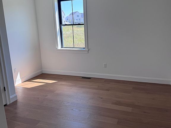 5th image of 76 Russet Road