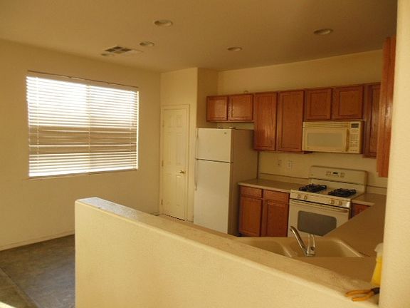 4th image of 6344 Alderlyn Ave