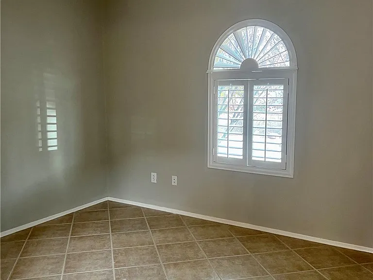 2460 Calvert City Dr — Photo 5