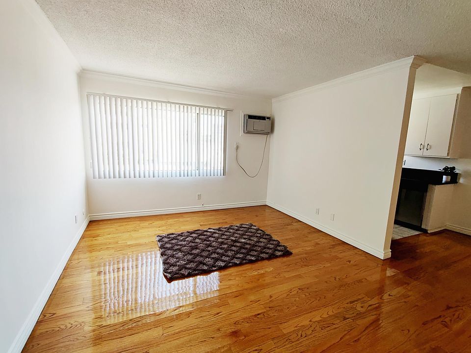 2nd image of 4948 Rosewood Ave #R0uvw9qj1