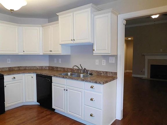 3rd image of 1152 Orchard Dr