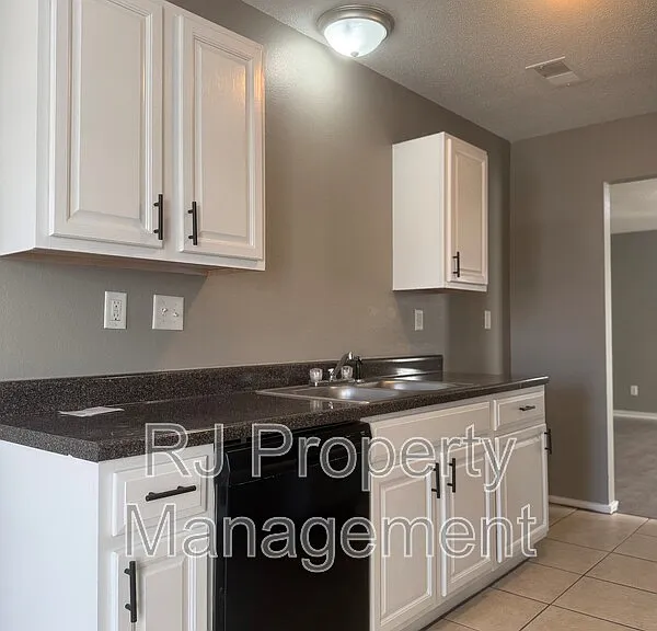 4817 Royal Run Dr — Photo 8