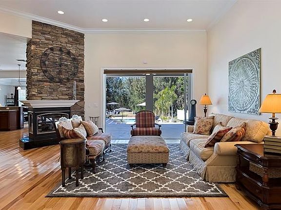 5th image of 801 Weedon Dr NE