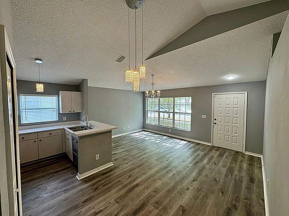 4th image of 908 Cape Cod Cir