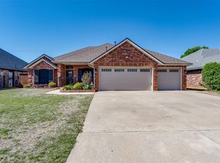 821 W Cabillo Way, Mustang, OK 73064