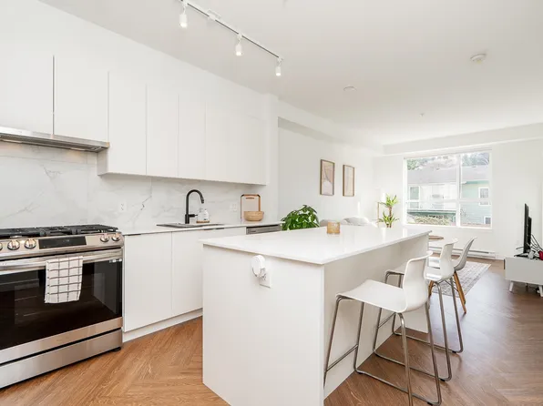 3229 Saint Johns St #425, Pt Moody, BC V3H 0M4