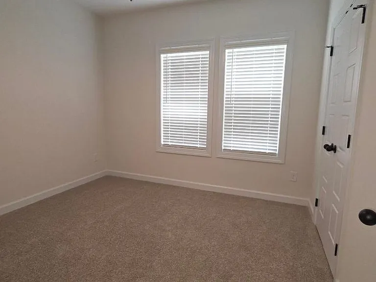 104 Hudson Village Dr — Photo 6