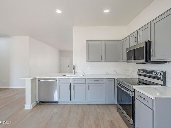 5th image of 9104 W ELWOOD Street