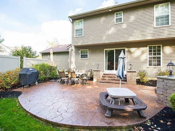 3rd image of 38555 Avalon Dr