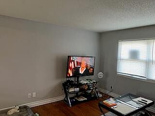 3rd image of 189 S Lincoln Ave
