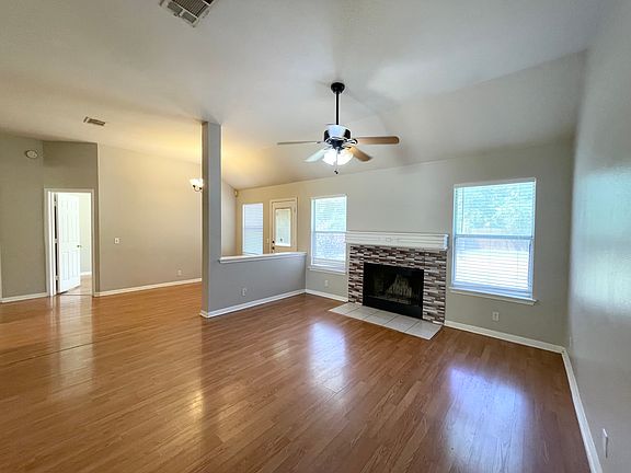 5th image of 209 N Kings Canyon Dr