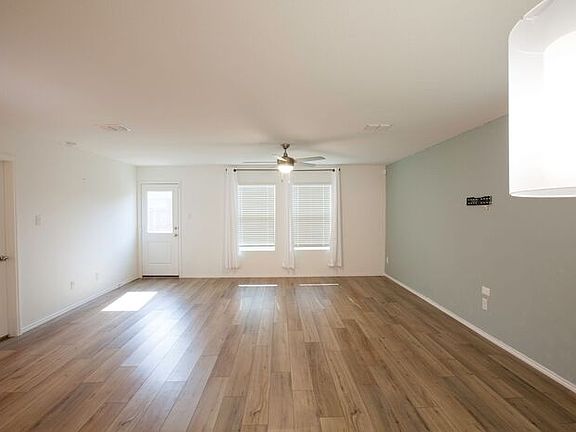 4th image of 5321 Lavender Dr