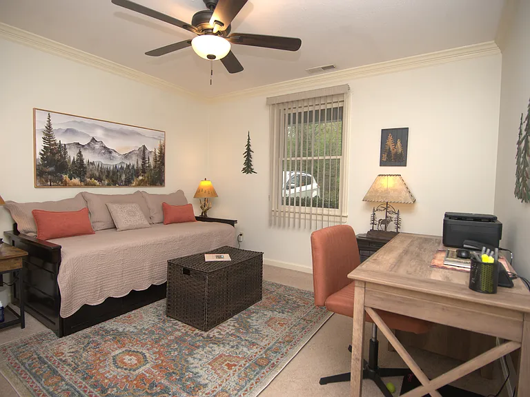 Second Bedroom / Office
12'x 13'