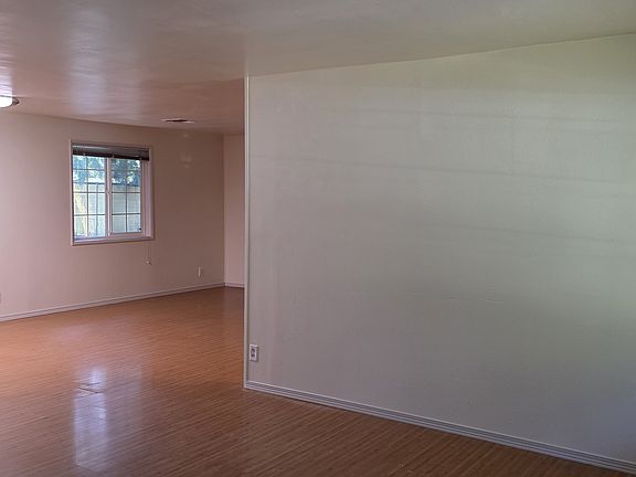 5th image of 342 Norman Ave