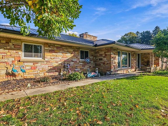 4th image of 1033 Uhler Rd