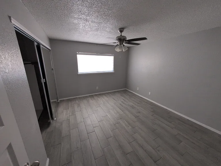 2420 Lake Michigan Dr — Photo 14