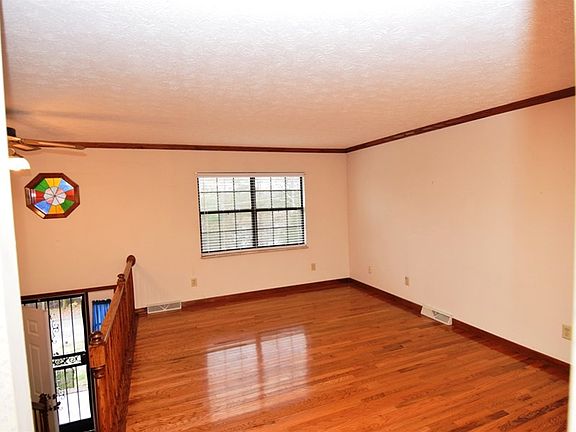 5th image of 314 Highland Cir