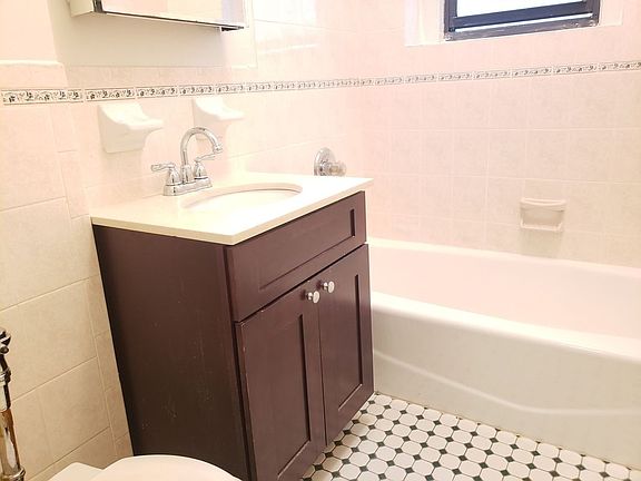 4th image of 517 W 113th St #2F8