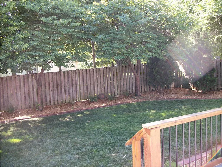9307 Greenway Ln — Photo 2