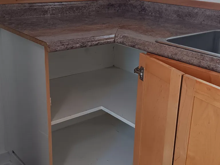 Lots of storage in kitchen