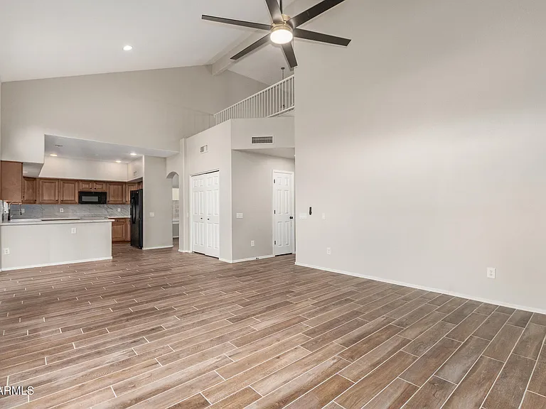 4522 E Rowel Rd — Photo 17