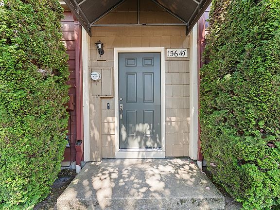 3rd image of 15647 NE Beech St