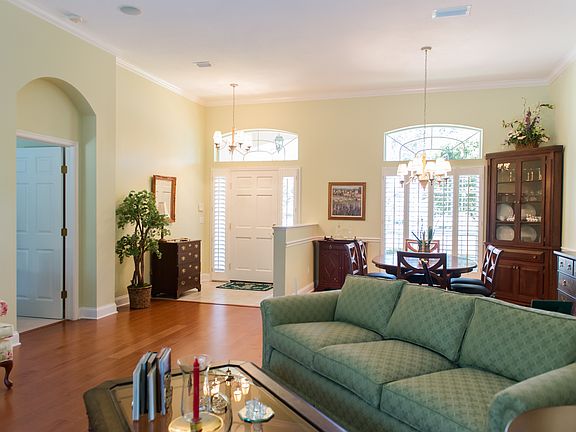 LivingRoom/Entryway