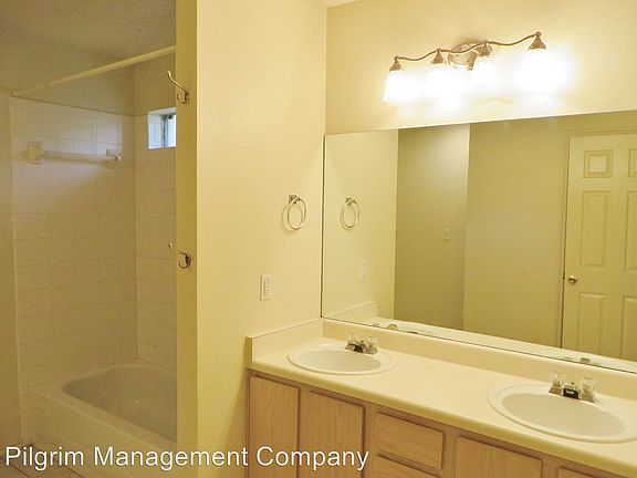 4th image of 601 Rockmoor Dr