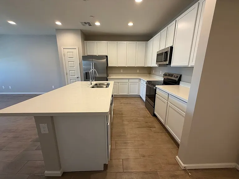 733 E Commonwealth Ave #7 — Photo 4