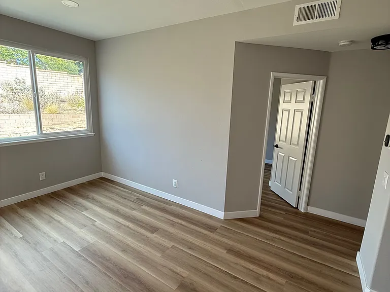 711 Canterbury Cir — Photo 41
