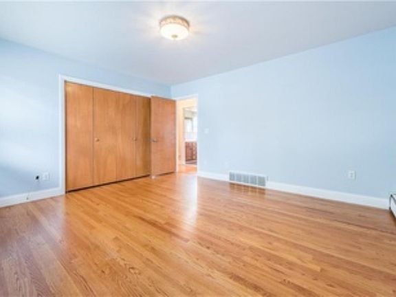 2nd image of 200 Moorland Ave