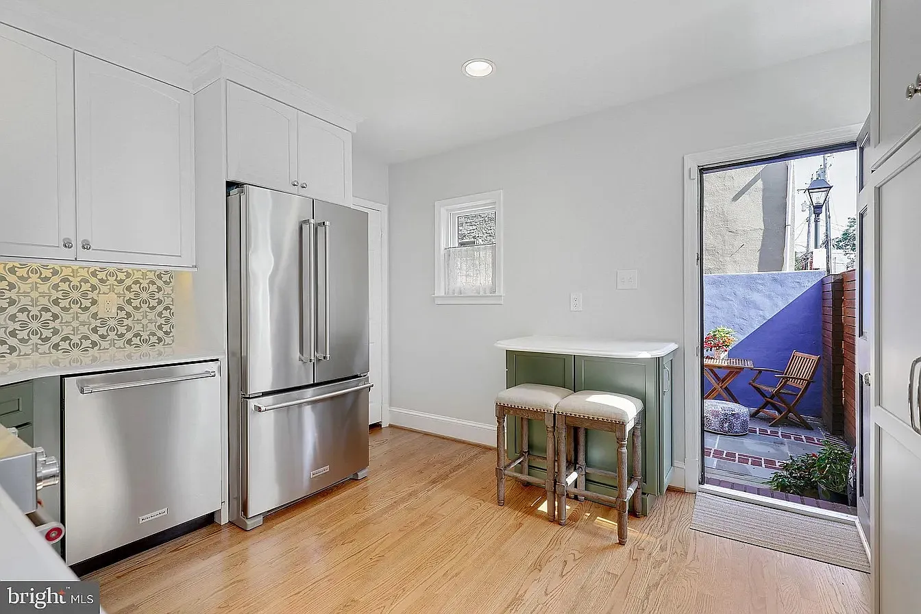 3 bed, 1.5 bath, 1696 sqft, $3,450 — Photo 4