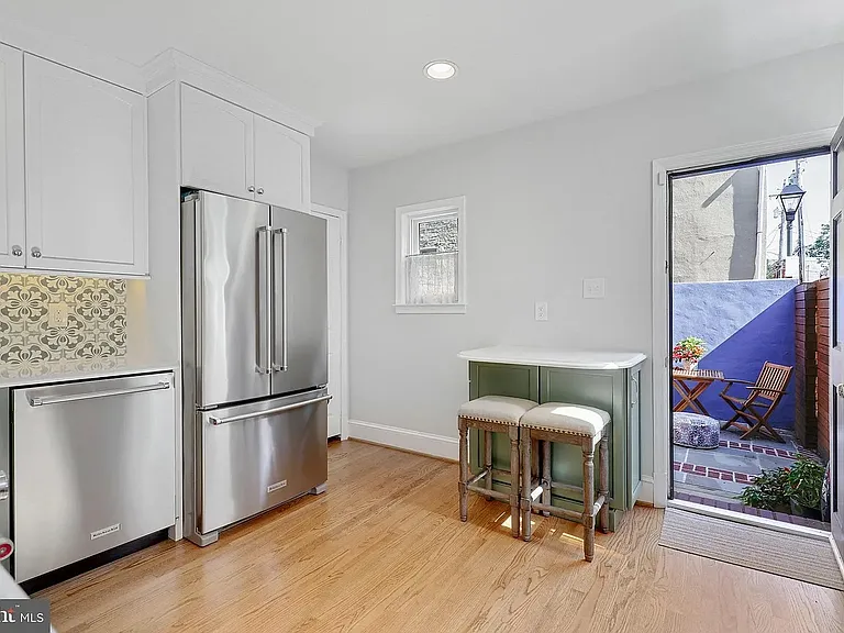 1618 Shakespeare St — Photo 4