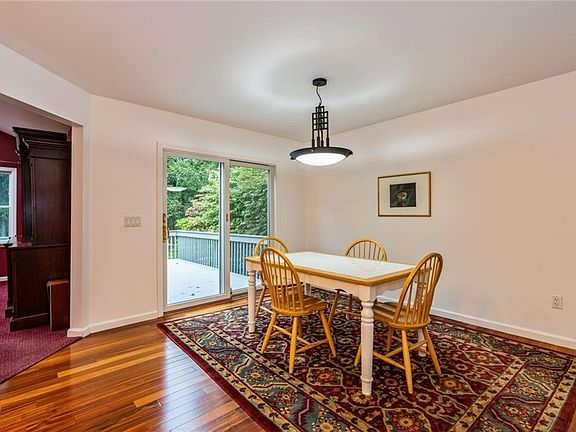 5th image of 7 Ledgewood Ln