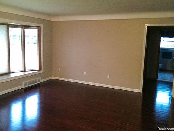 2nd image of 8530 Glengary St