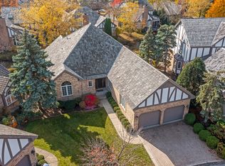 61 Berkshire Ct, Burr Ridge, IL 60527