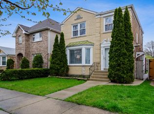 6305 N Tripp Ave, Chicago, IL 60646