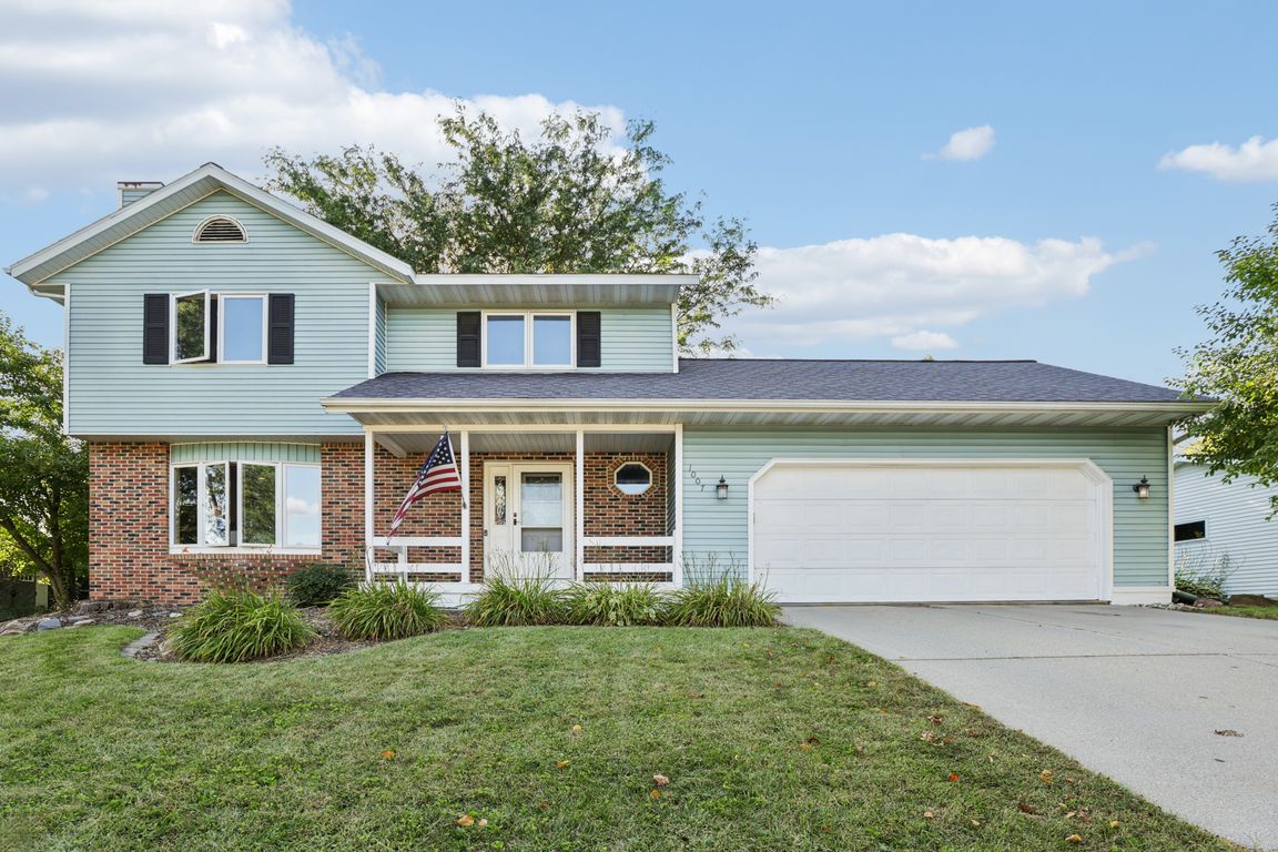 Eric Ln-S2908-001.jpg