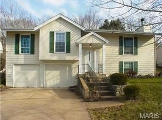 586 Green Forest Dr, Fenton, MO