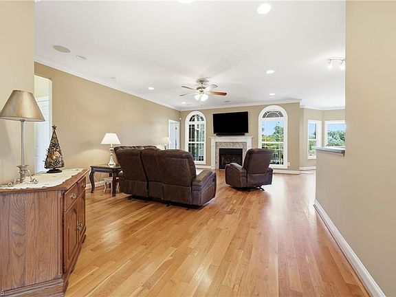 4th image of 2335 Spencer Rd