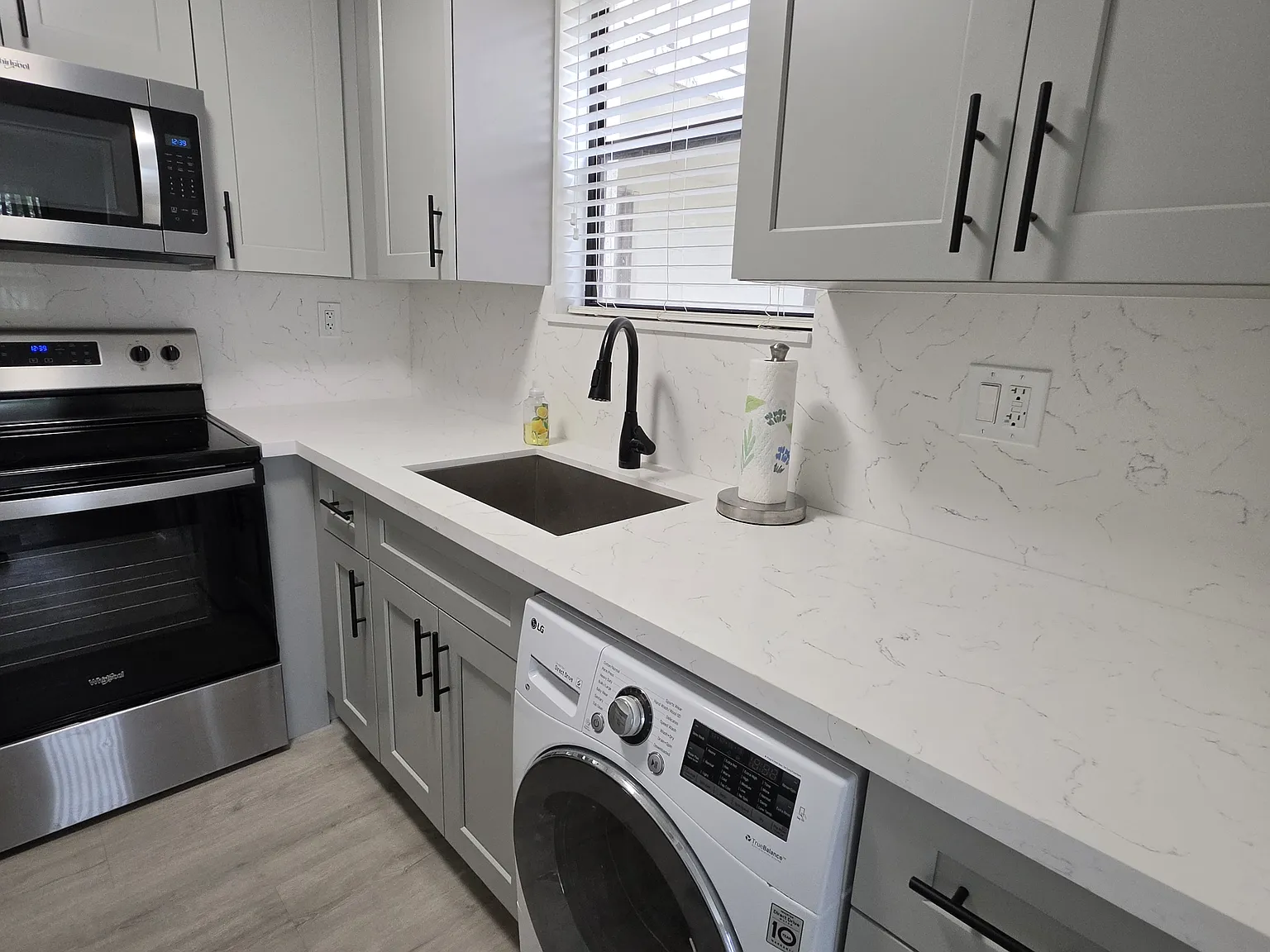 2 bed, 990 sqft, $2,200 — Photo 4