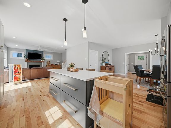 3rd image of 37 Clover Lane
