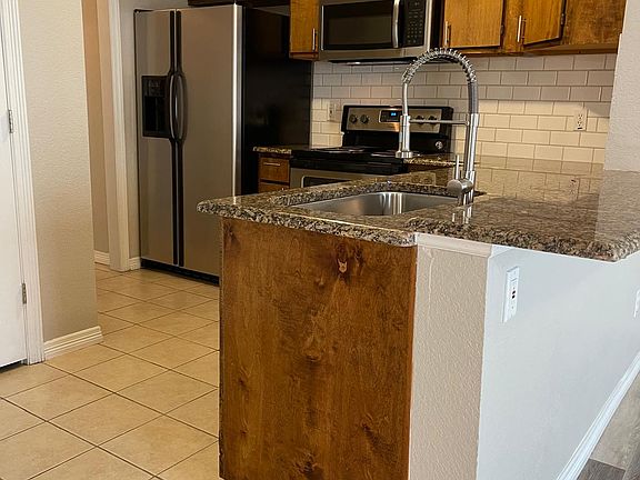 5th image of 911 Fairbanks Cir