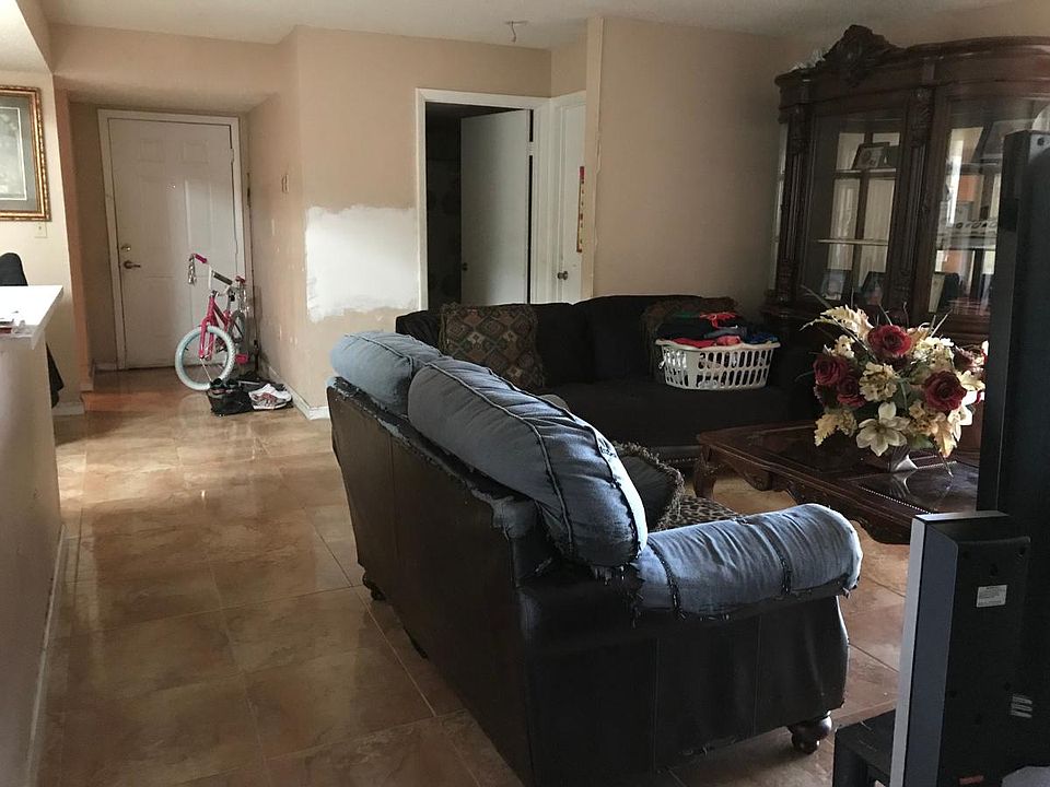 1st image of 400 Palm Cir W APT 101