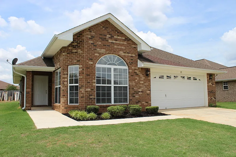 3 bed, 2.0 bath, 1360 sqft, $1,725 — Photo 3