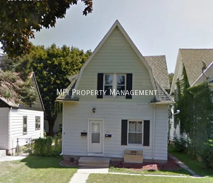 226 S 61st St
