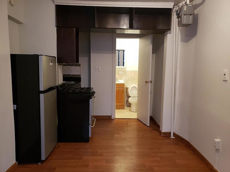 2nd image of 174 Delancey St APT 2R