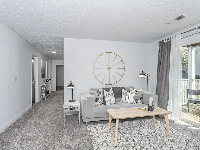 Hilltop Apartments — Photo 1