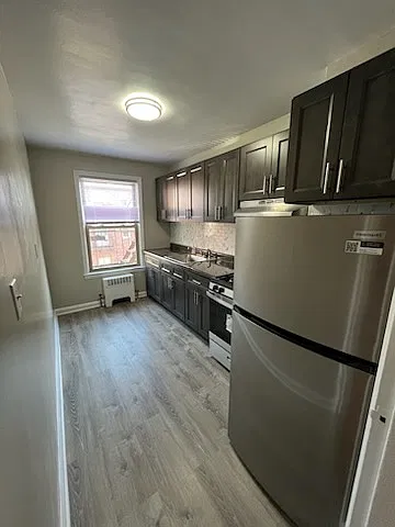 2 bed, 900 sqft, $3,000 — Photo 3