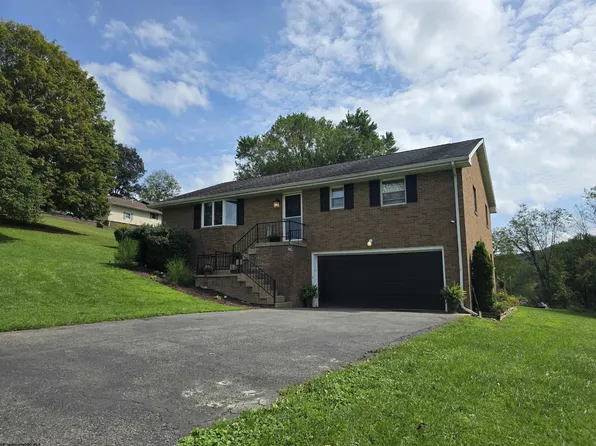 130 Green Hill Ln, Mount Clare, WV 26408